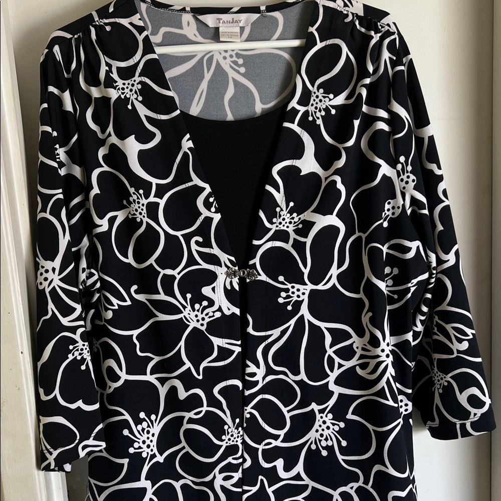TanJay Monochrome Floral Top 2X